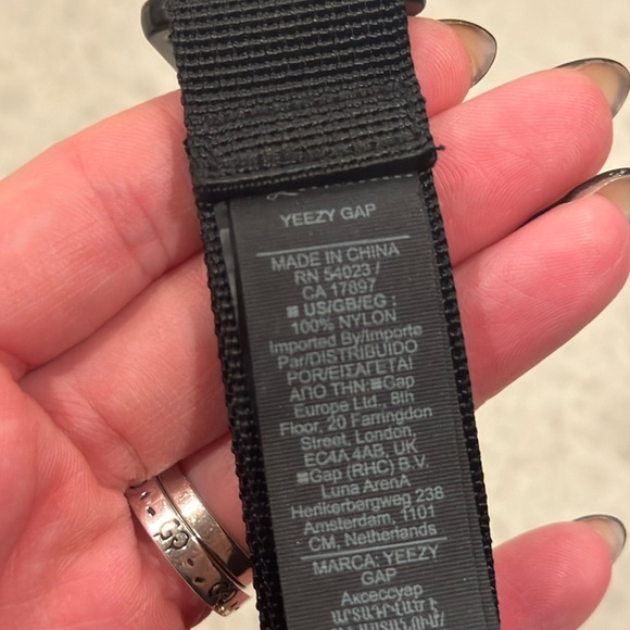 YEEZY GAP BALENCIAGA LANYARD KEYCHAIN BLACK - Picture 4 of 6